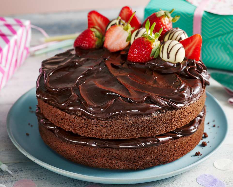 کیک شکلاتی توت‌فرنگی